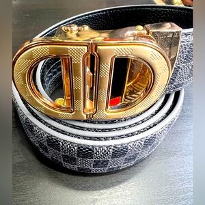 Men belt 
Fashionable